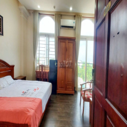 Căn hộ ban công thoáng có thang máy, hầm xe, bảo vệ 