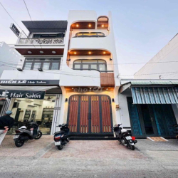 Nhà 2 lầu mới 100% trục chính hẻm 54 Hùng Vương