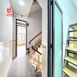 PHÒNG FULL NỘI THẤT GÁC CAO CÓ BAN CÔNG  GẦN ĐH HUFLIT