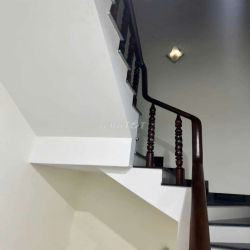 cho thuê nguyên căn 3.5 lầu HXH nhà như mới sẳn 4 máy lạnh