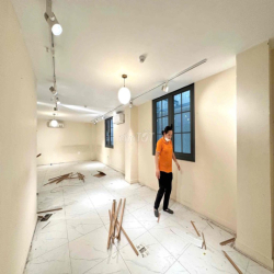 Cho thuê mặt bằng lầu 1 250m2 sàn