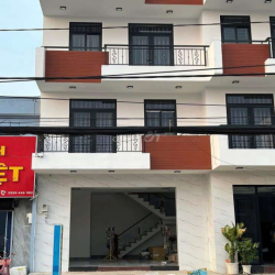 NHÀ MỚI 1 TRỆT 2 LẦU, SÂN THƯỢNG CÓ 2PN,3WC. MẶT TIỀN ĐƯỜNG LỚN