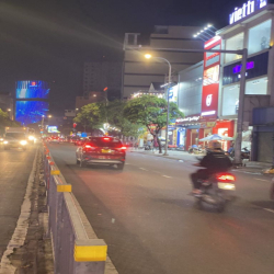 Nhà mặt tiền Phan Đăng Lưu dtsd 300 m2