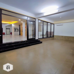 Cho thuê căn hộ mới xây gần Hồng Tiến