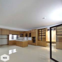 Cho thuê căn hộ mới xây gần Hồng Tiến
