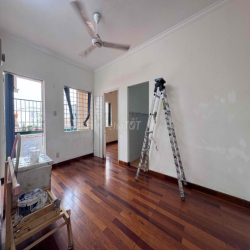 đăng dùm cô chủ nhà, chung cư tầng 4, 6tr5/ tháng