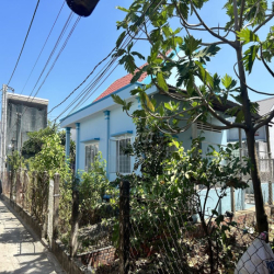 Cho thuê nhà sân vườn rộng 300 m2