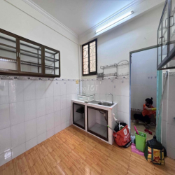 đăng dùm cô chủ nhà, chung cư tầng 4, 6tr5/ tháng