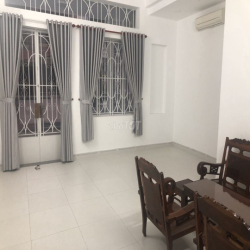 Cho thuê nhà 5x15m, Đông Bắc, 4PN, ô tô đậu trong nhà, đường 8m