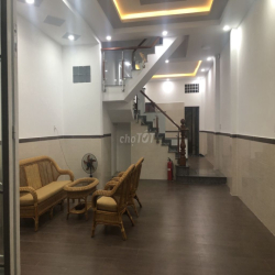 Cho thuê nhà 5x15m, Đông Bắc, 4PN, ô tô đậu trong nhà, đường 8m