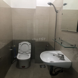 Cho thuê nhà 5x15m, Đông Bắc, 4PN, ô tô đậu trong nhà, đường 8m