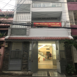 Cho thuê nhà 5x15m, Đông Bắc, 4PN, ô tô đậu trong nhà, đường 8m