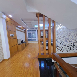 CHO THUÊ NHÀ KHU VIP 4X14, ĐÚC 5 TẦNG, HẺM THÔNG XE HƠI, GIÁ 17TR/THG