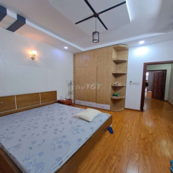 CHO THUÊ NHÀ KHU VIP 4X14, ĐÚC 5 TẦNG, HẺM THÔNG XE HƠI, GIÁ 17TR/THG