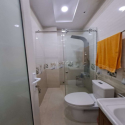 CHO THUÊ NHÀ KHU VIP 4X14, ĐÚC 5 TẦNG, HẺM THÔNG XE HƠI, GIÁ 17TR/THG