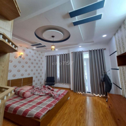 CHO THUÊ NHÀ KHU VIP 4X14, ĐÚC 5 TẦNG, HẺM THÔNG XE HƠI, GIÁ 17TR/THG