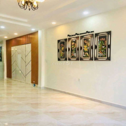 4 PHÒNG HẺM XE TẢI NGAY ỦY BAN QUẬN 