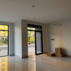 CHO THUÊ SHOPHOUSE GIÁ 25TR/THÁNG,MỚI 100% DT 71,1m2,CƯ DÂN ĐÔNG