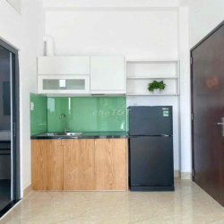 Căn Hộ Ban Công Full Nội Thất Ngay Công Viên Làng Hoa và Chợ Thạch Đà