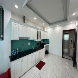 CHO THUÊ NHÀ NGUYÊN CĂN MỚI TINH 7 TẦNG NẰM NGAY MẶT PHỐ KIM GIANG