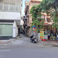 Chính chủ cho thuê nhà nguyên căn 61 Hoàng Cầu. Phân lô. Ô tô 60m x 4