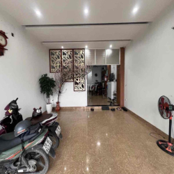 Chính chủ cho thuê nhà nguyên căn 61 Hoàng Cầu. Phân lô. Ô tô 60m x 4