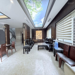 Nhà biệt thự  Hoàng Quốc Việt, diện tích 240m2 x 4 tầng, 1 hầm lô góc