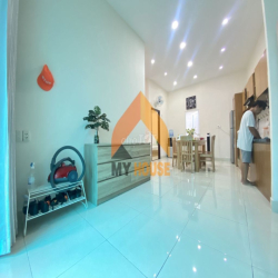 VILLA BÉ XINH SẠCH THƠM MÁT XÁCH VALI VÀO Ở LIỀN