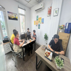 VĂN PHÒNG CÓ BAN CÔNG THÔNG THOÁNG SẴN 05 BÀN GHẾ CHỈ 4,5 TRIỆU
