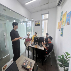 VĂN PHÒNG CÓ BAN CÔNG THÔNG THOÁNG SẴN 05 BÀN GHẾ CHỈ 4,5 TRIỆU