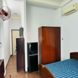 Phòng cửa sổ lớn 25m2 lầu2, mặt tiền, ngay cv HVT P4 Nhà Ga T3