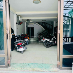 Phòng cửa sổ lớn 25m2 lầu2, mặt tiền, ngay cv HVT P4 Nhà Ga T3