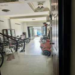 Phòng cửa sổ lớn 25m2 lầu2, mặt tiền, ngay cv HVT P4 Nhà Ga T3