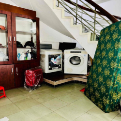 Phòng cửa sổ lớn 25m2 lầu2, mặt tiền, ngay cv HVT P4 Nhà Ga T3