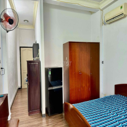 Phòng cửa sổ lớn 25m2 lầu2, mặt tiền, ngay cv HVT P4 Nhà Ga T3