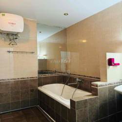 Phòng cửa sổ lớn 25m2 lầu2, mặt tiền, ngay cv HVT P4 Nhà Ga T3