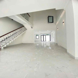CHO THUÊ NHÀ PHỐ 4 TẦNG 4 PHÒNG 6*20 KDC LIÊN PHƯỜNG SÀN TRỐNG SUỐT