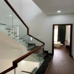 Cho thuê nhà nhà phố melosa garden khang điền 4pn dt 5x23m =115m2 16tr