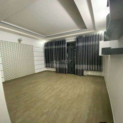 Nhà mới vào ở luôn