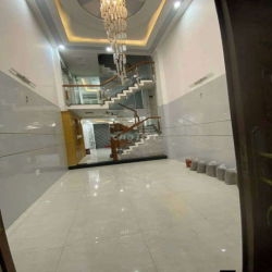 Nhà mới vào ở luôn