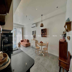 STUDIO BAN CÔNG GẦN AEON/CÔNG VIÊN NHÀ MỚI 30m2 FULL NỘI THẤT NEW NEW