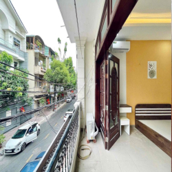 Phòng mới xây, đầy đủ tiện nghi, balcon rộng, ngay ngã tư bảy hiền