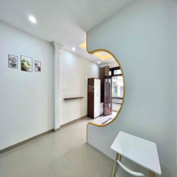 Phòng mới xây, đầy đủ tiện nghi, balcon rộng, ngay ngã tư bảy hiền