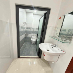 Nhà mới 4 phòng +ST gần Chợ Cầu ván (full 4 máy lạnh)