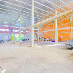 Cho thuê nhà 500 m2 đường 3/2 có vườn cây