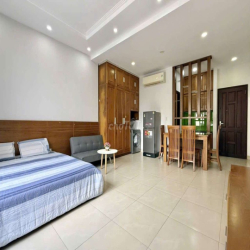 CĂN HỘ FULL NT CỬA SỔ TRỜI, TÁCH BẾP 1PN MỚI TOANH NGAY KHU TÊN LỬA