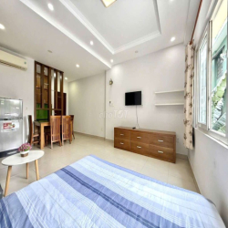 CĂN HỘ FULL NT CỬA SỔ TRỜI, TÁCH BẾP 1PN MỚI TOANH NGAY KHU TÊN LỬA