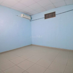 Nhà gần trường tiểu học Phú Tân mặt tiền đường nhựa lớn thông dài