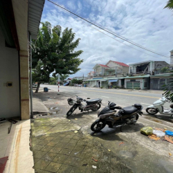 Nhà gần trường tiểu học Phú Tân mặt tiền đường nhựa lớn thông dài