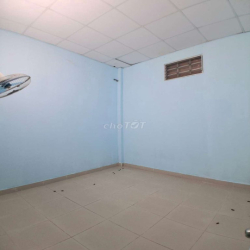 Nhà gần trường tiểu học Phú Tân mặt tiền đường nhựa lớn thông dài